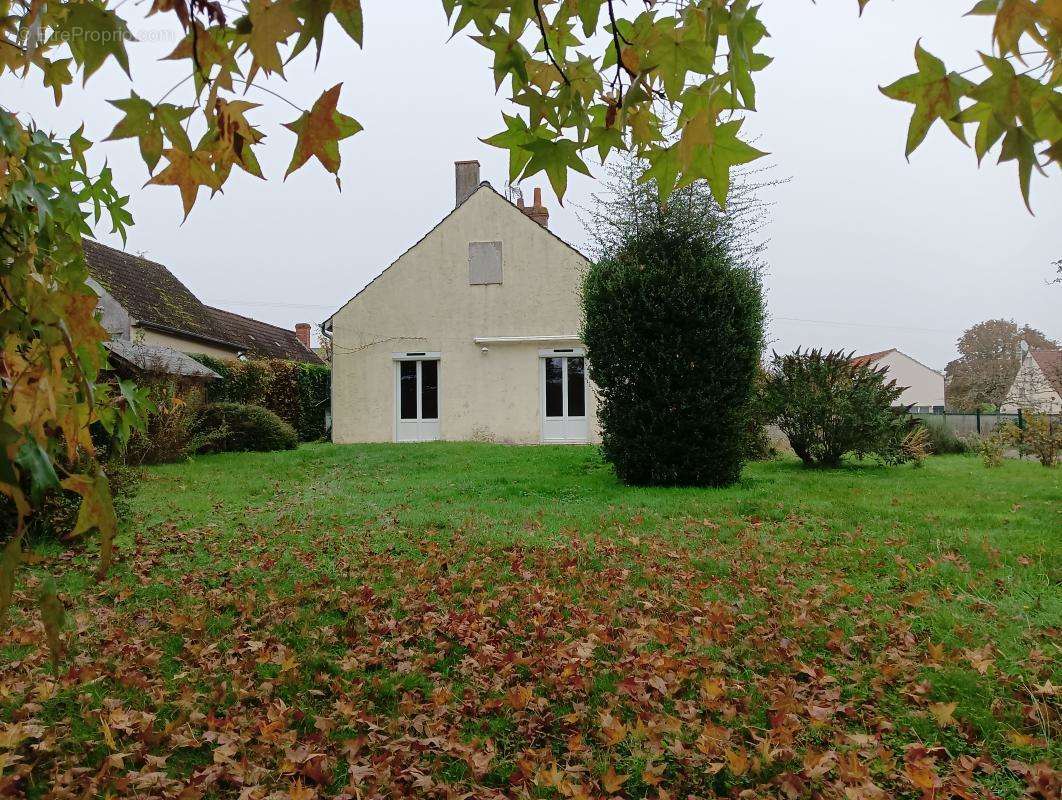 Maison à MARCILLY-EN-VILLETTE