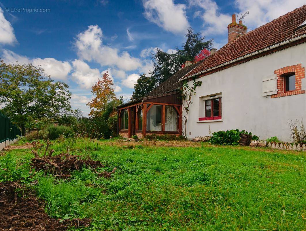 Maison à MARCILLY-EN-VILLETTE