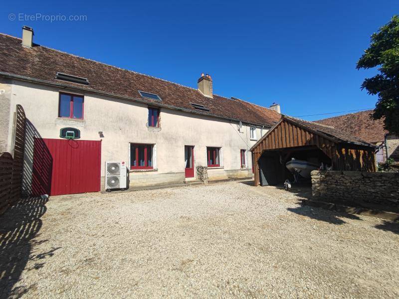 Maison à GESNES-LE-GANDELIN