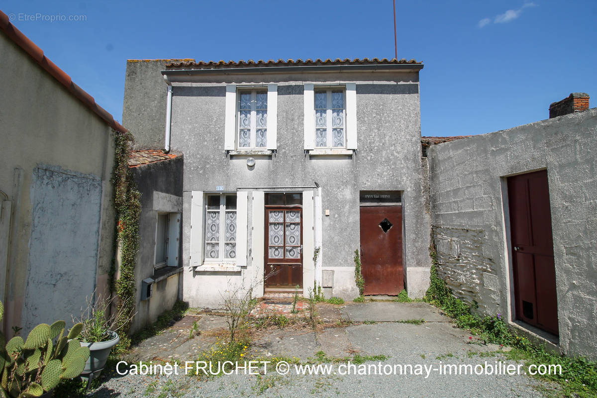 Maison à CHAVAGNES-LES-REDOUX