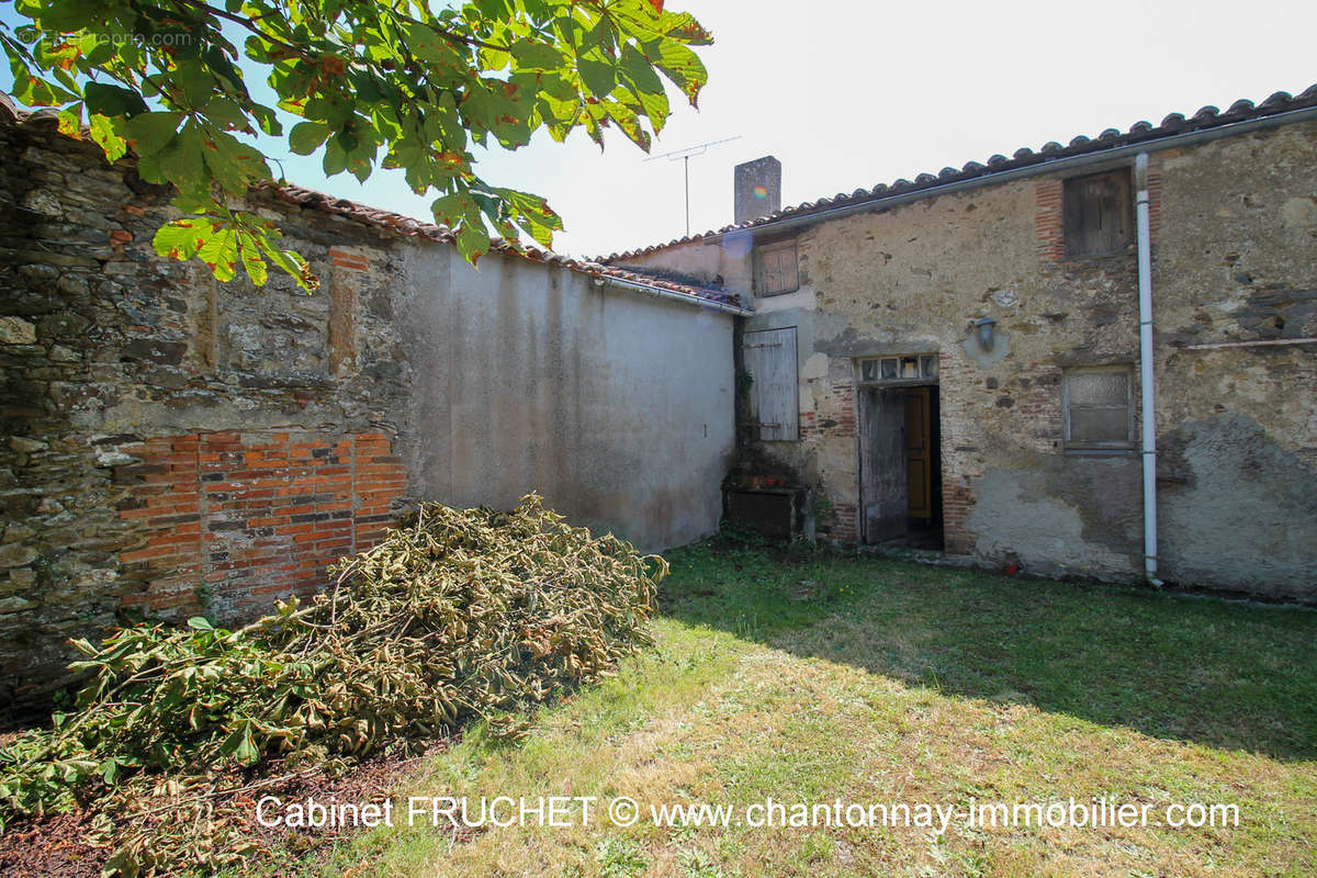 Maison à CHAVAGNES-LES-REDOUX