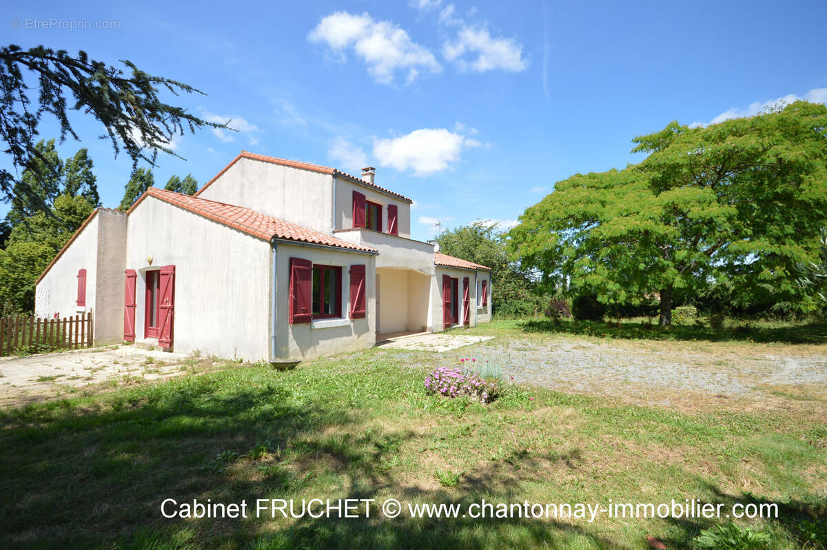 Maison à LA CAILLERE-SAINT-HILAIRE