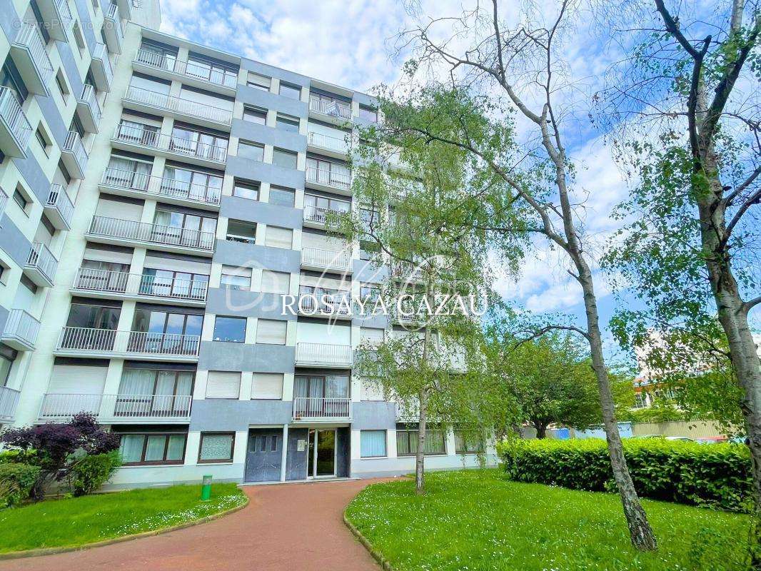 Appartement à COURBEVOIE