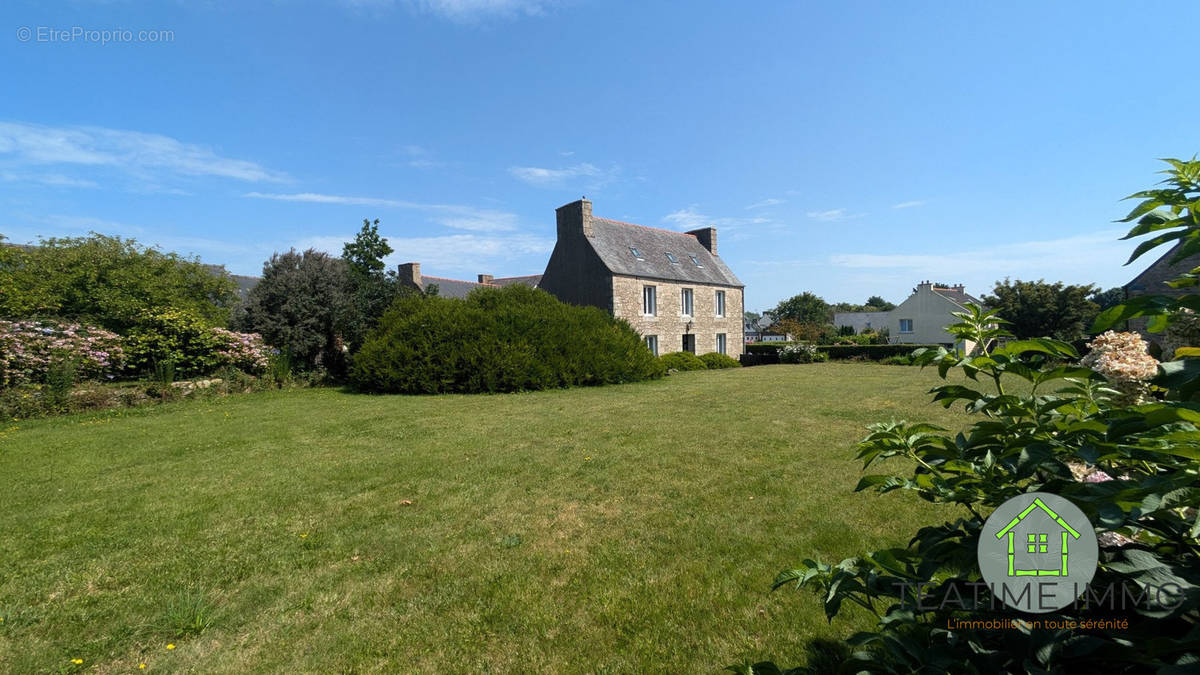 Maison à TREDREZ-LOCQUEMEAU