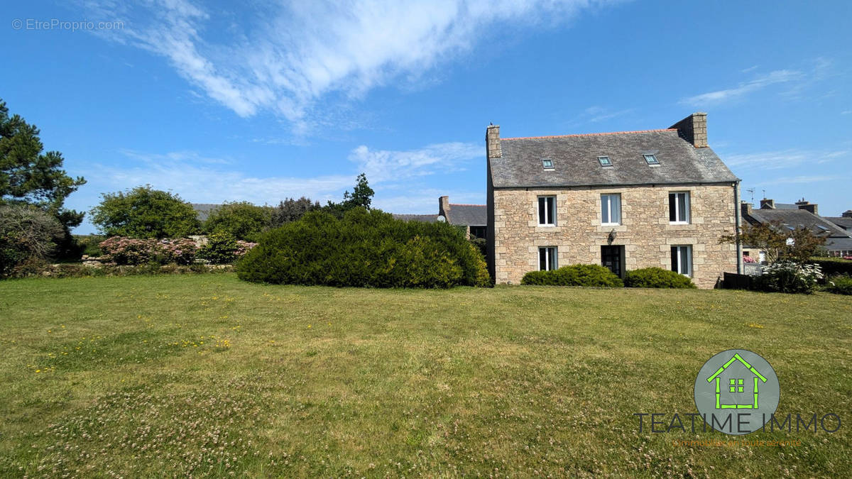 Maison à TREDREZ-LOCQUEMEAU