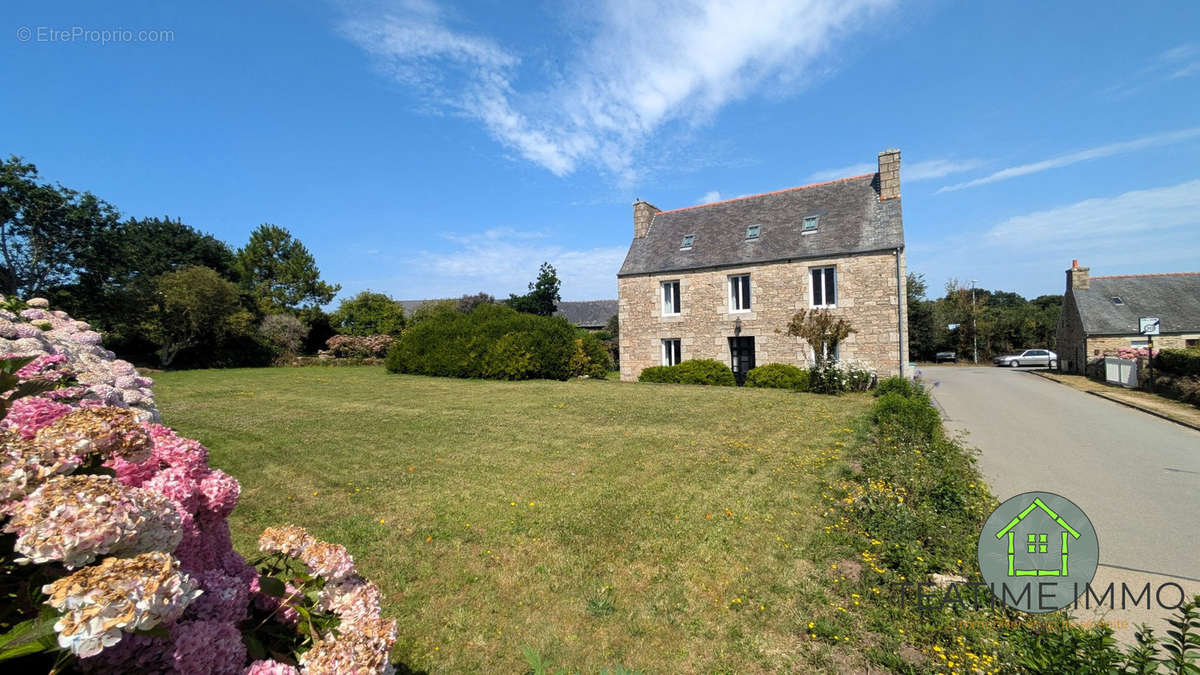 Maison à TREDREZ-LOCQUEMEAU