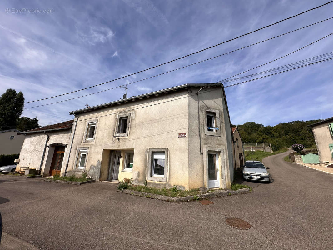 Maison à DOLAINCOURT