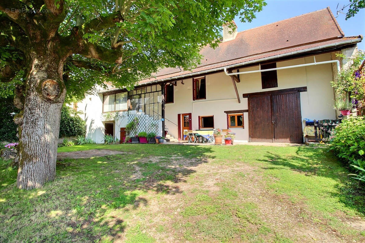 Maison à GENOUILLY