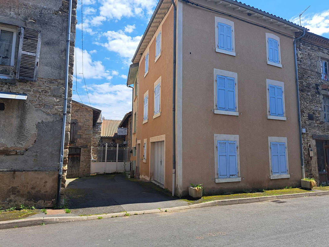 Maison à CHAMPAGNAC-LE-VIEUX