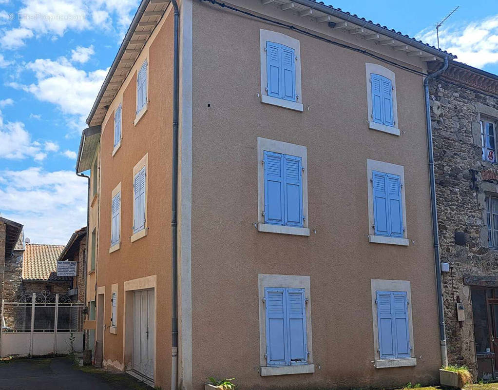 Maison à CHAMPAGNAC-LE-VIEUX