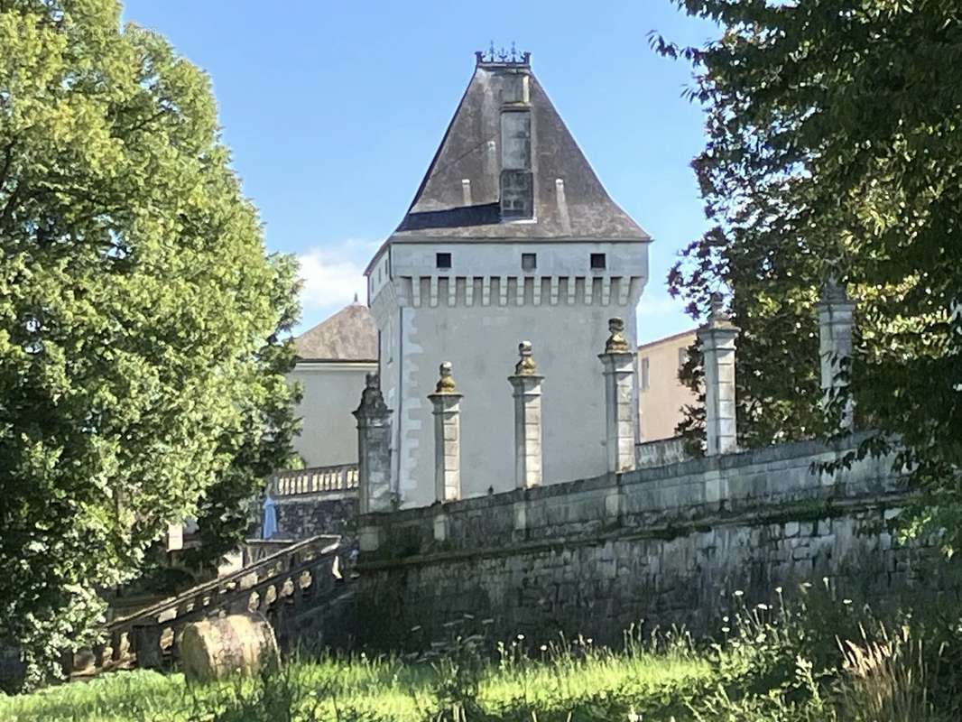 Appartement à CHARRAS