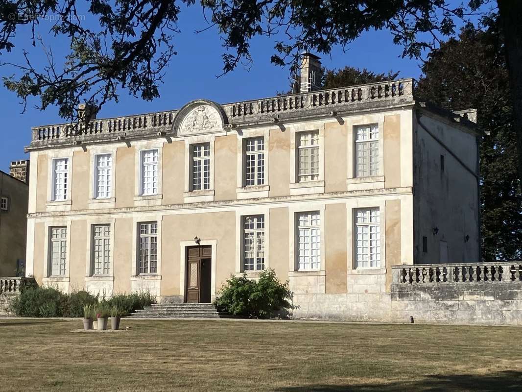 Appartement à CHARRAS