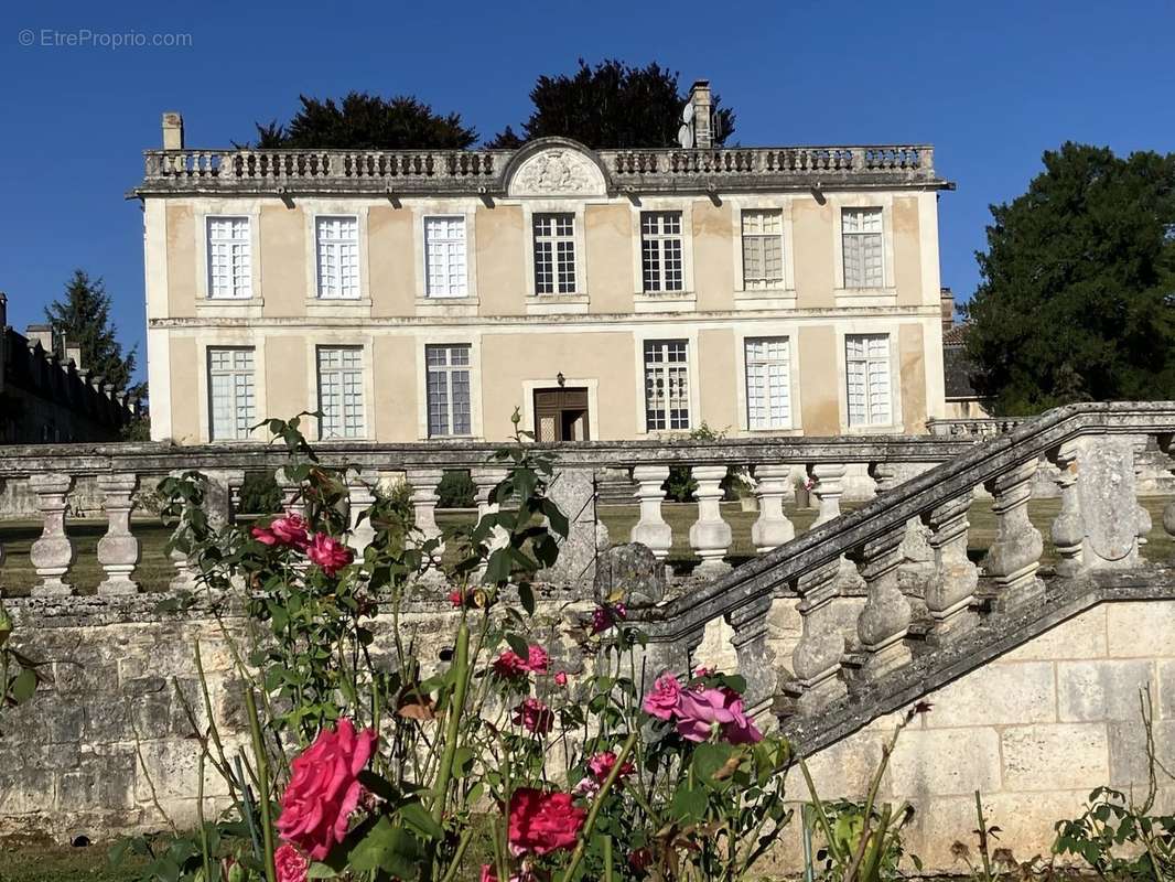 Appartement à CHARRAS