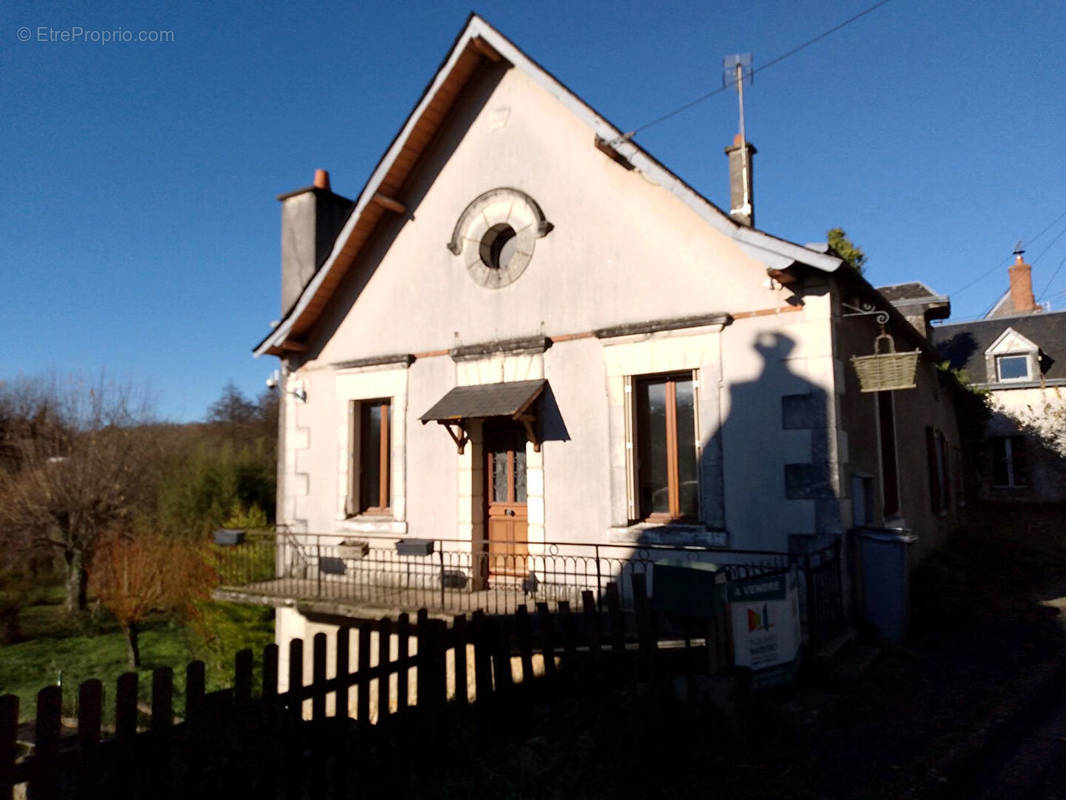 Maison à VILLAINES-LES-ROCHERS