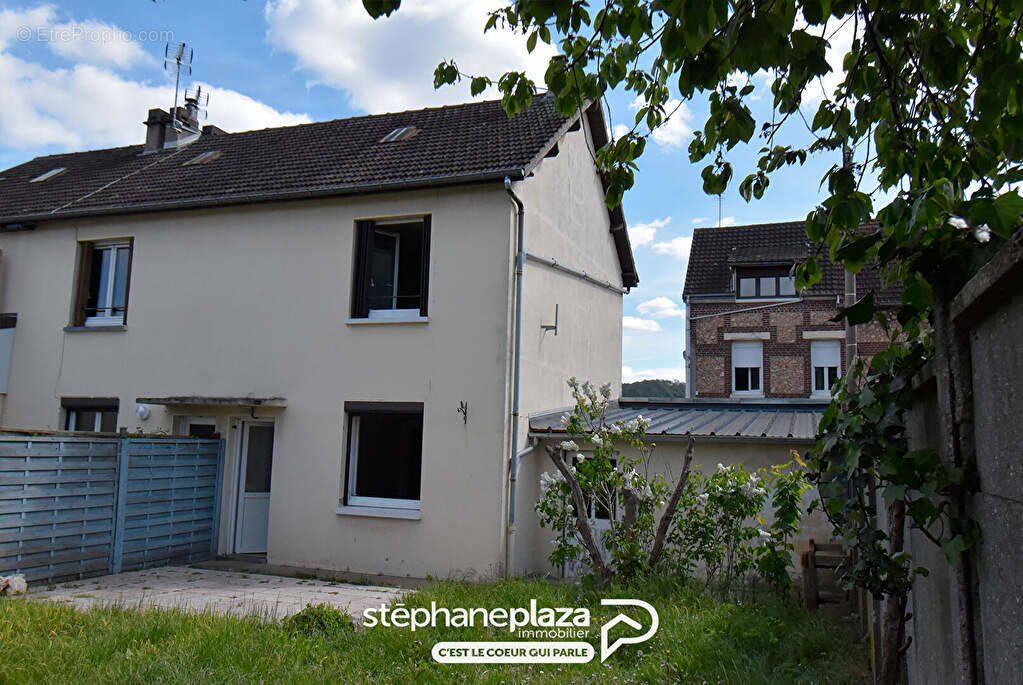 Maison à SAINT-ETIENNE-DU-ROUVRAY