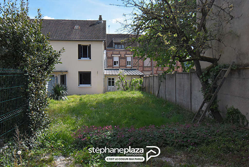 Maison à SAINT-ETIENNE-DU-ROUVRAY