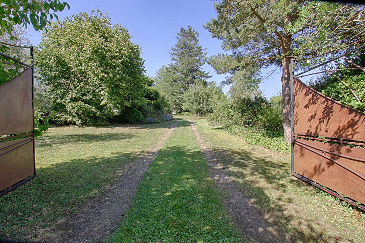 Maison à AUNAY-SUR-ODON