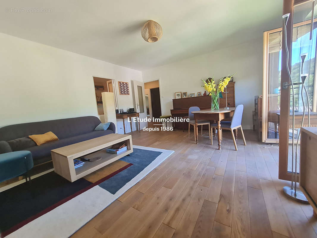 Appartement à FLEURIEU-SUR-SAONE