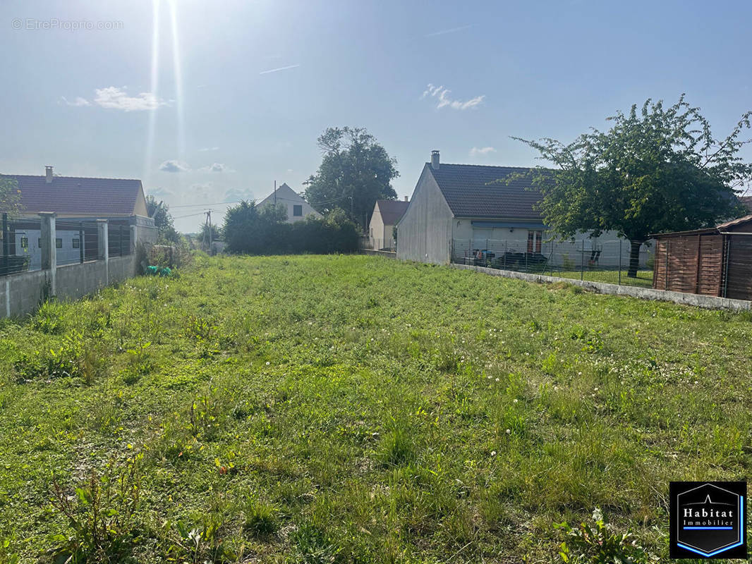 Terrain à NANTEUIL-LE-HAUDOUIN