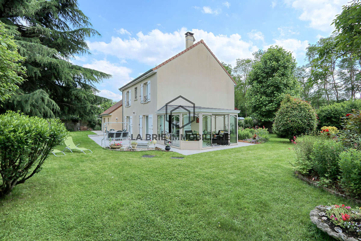 Maison à CHEVRY-COSSIGNY