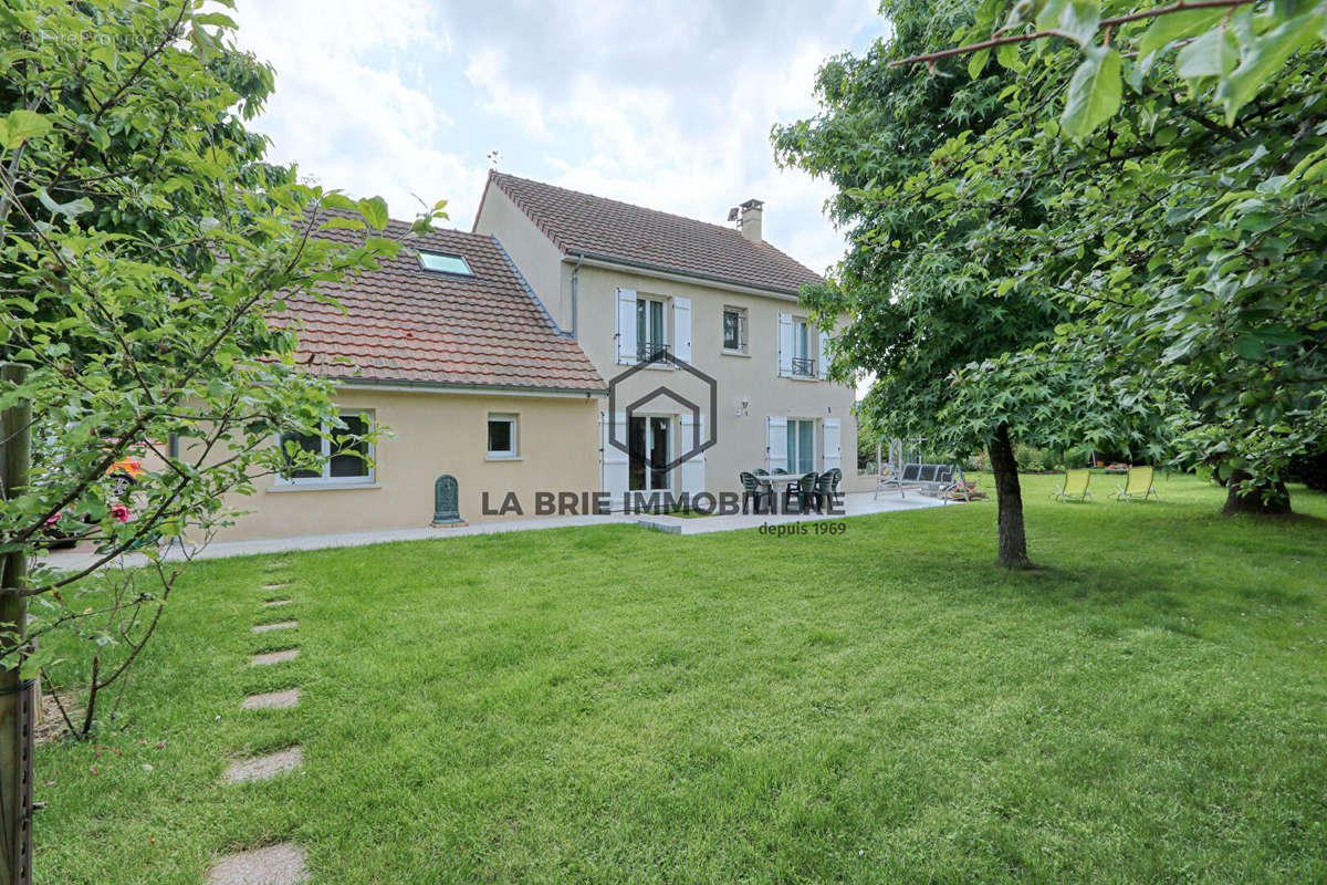 Maison à CHEVRY-COSSIGNY