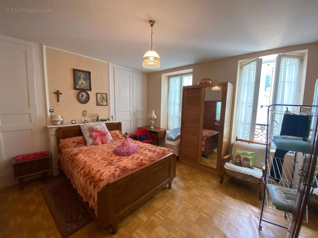   - Appartement à BORT-LES-ORGUES