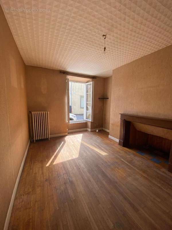   - Appartement à BORT-LES-ORGUES