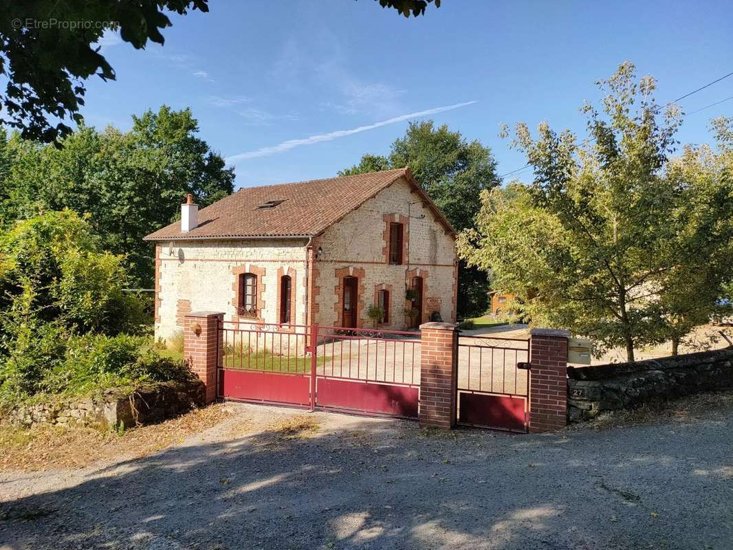 Maison à NANTEUIL-EN-VALLEE