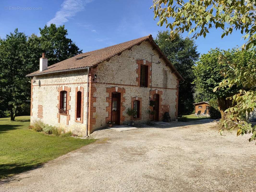 Maison à NANTEUIL-EN-VALLEE