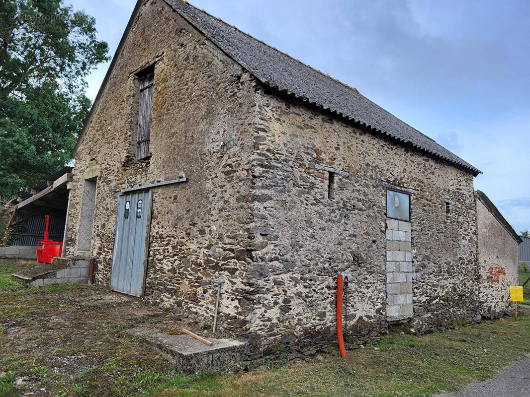 Maison à LA ROCHE-BLANCHE