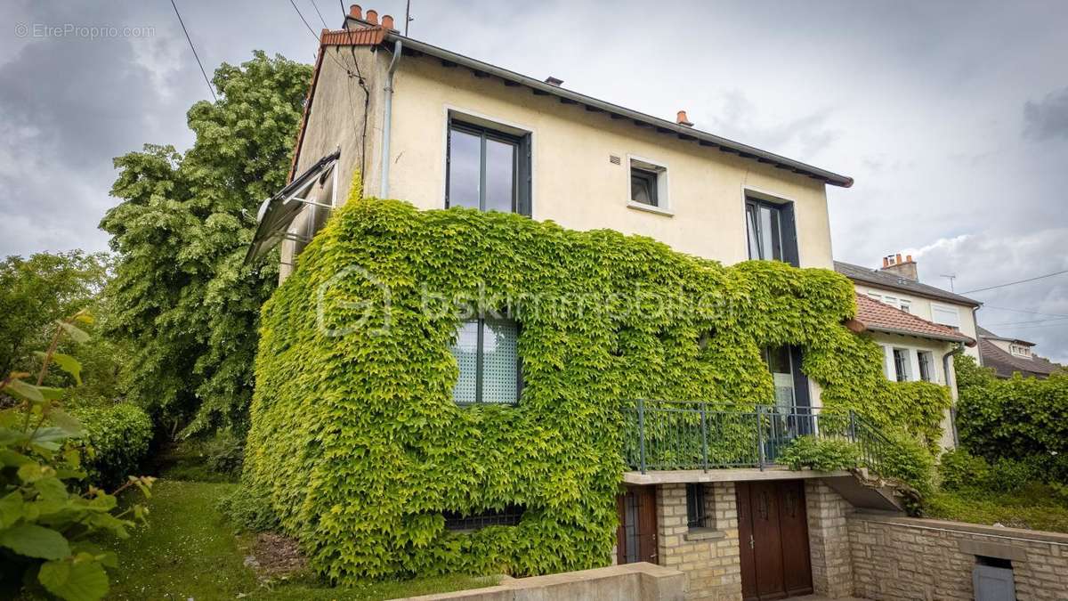 Maison à COULANGES-LES-NEVERS