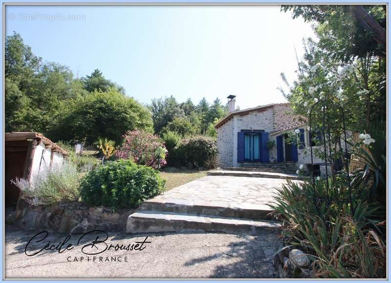 Maison à SAINT-LAURENT-DE-CERDANS