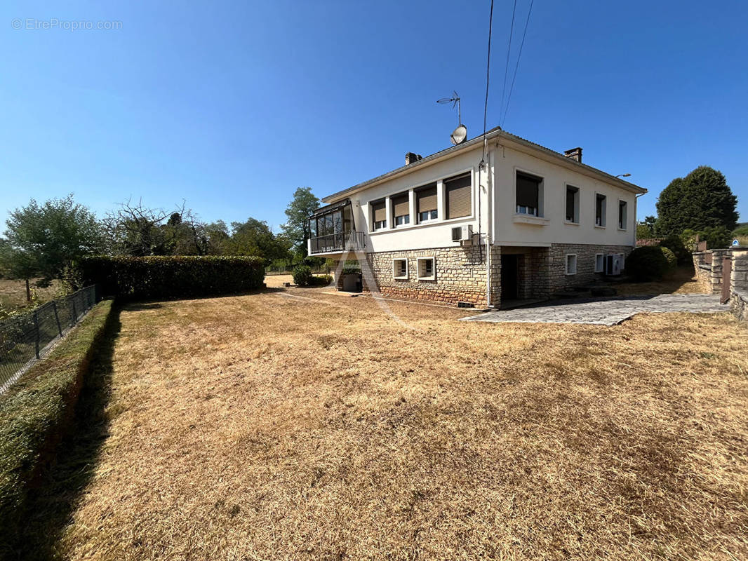 Maison à PUY-L&#039;EVEQUE