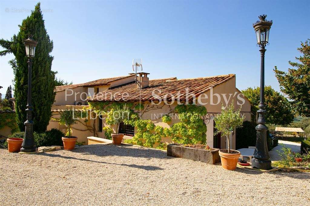 Maison à SAINT-SATURNIN-LES-APT