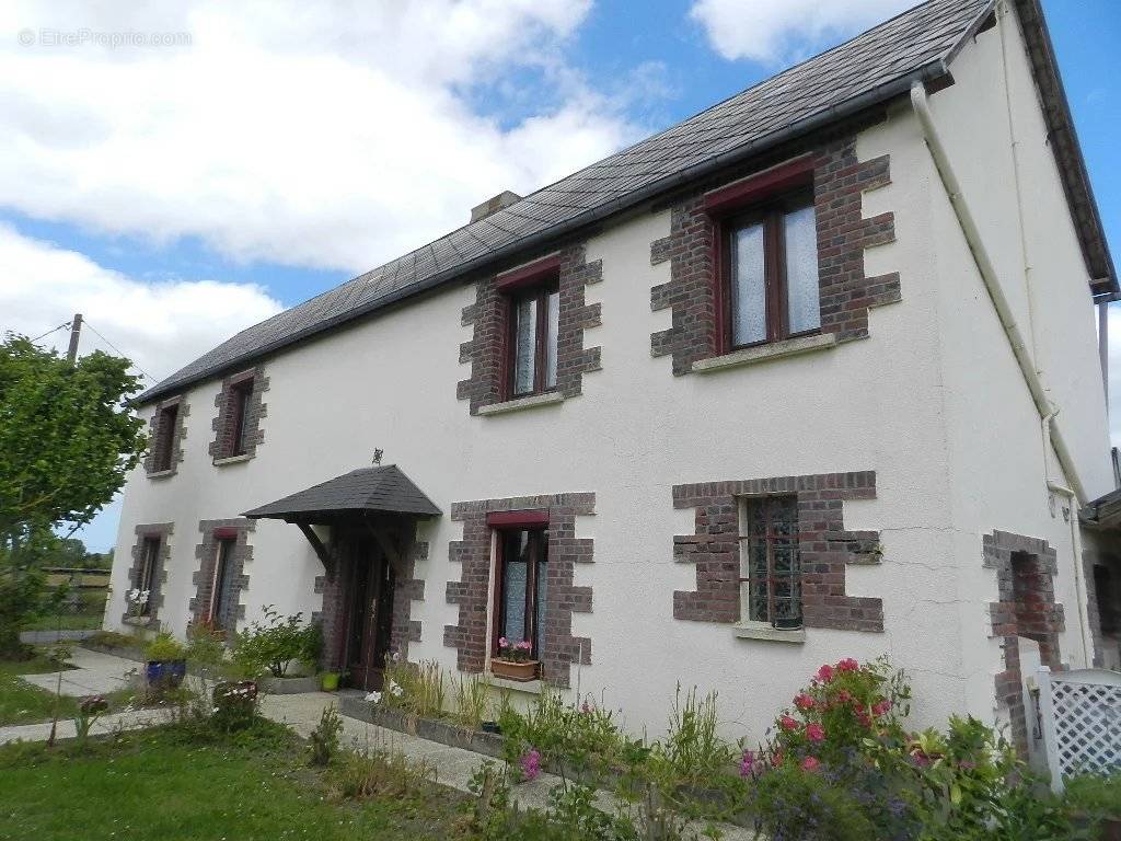 Maison à CASTILLON-EN-AUGE