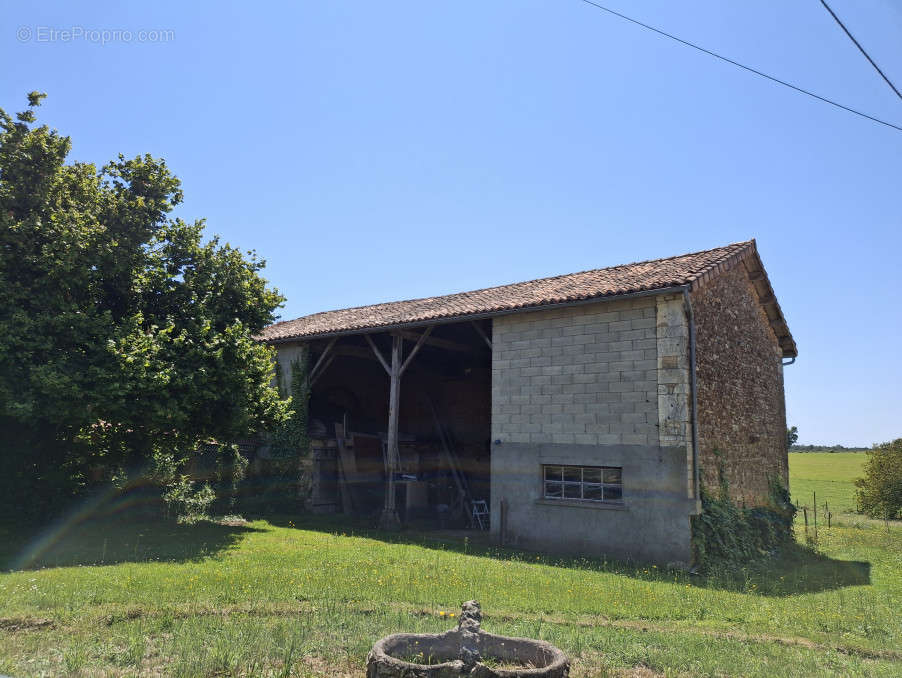 Maison à CHASSENEUIL-SUR-BONNIEURE