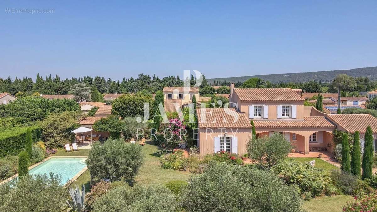 Maison à FONTVIEILLE