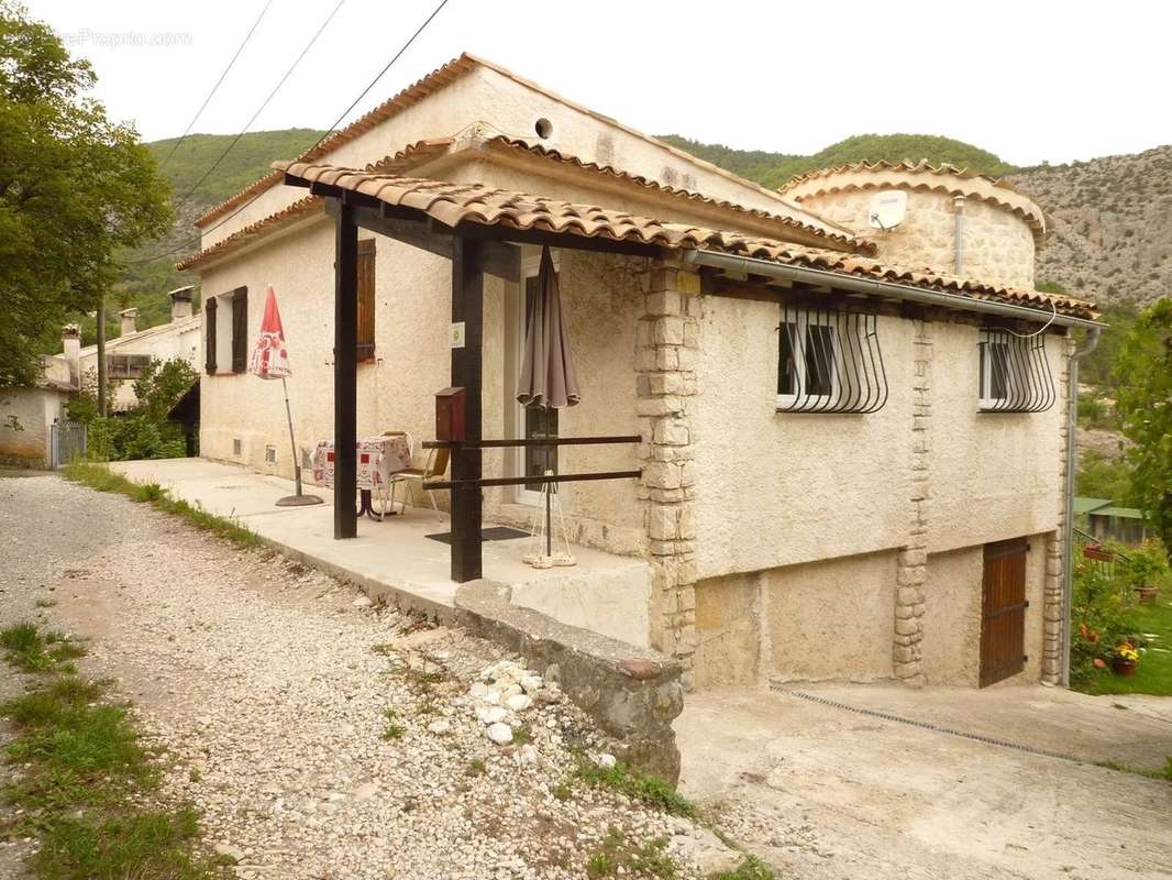 Maison à ENTREVAUX