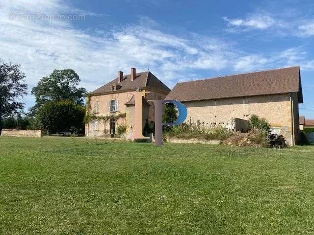 Maison à CHARLIEU