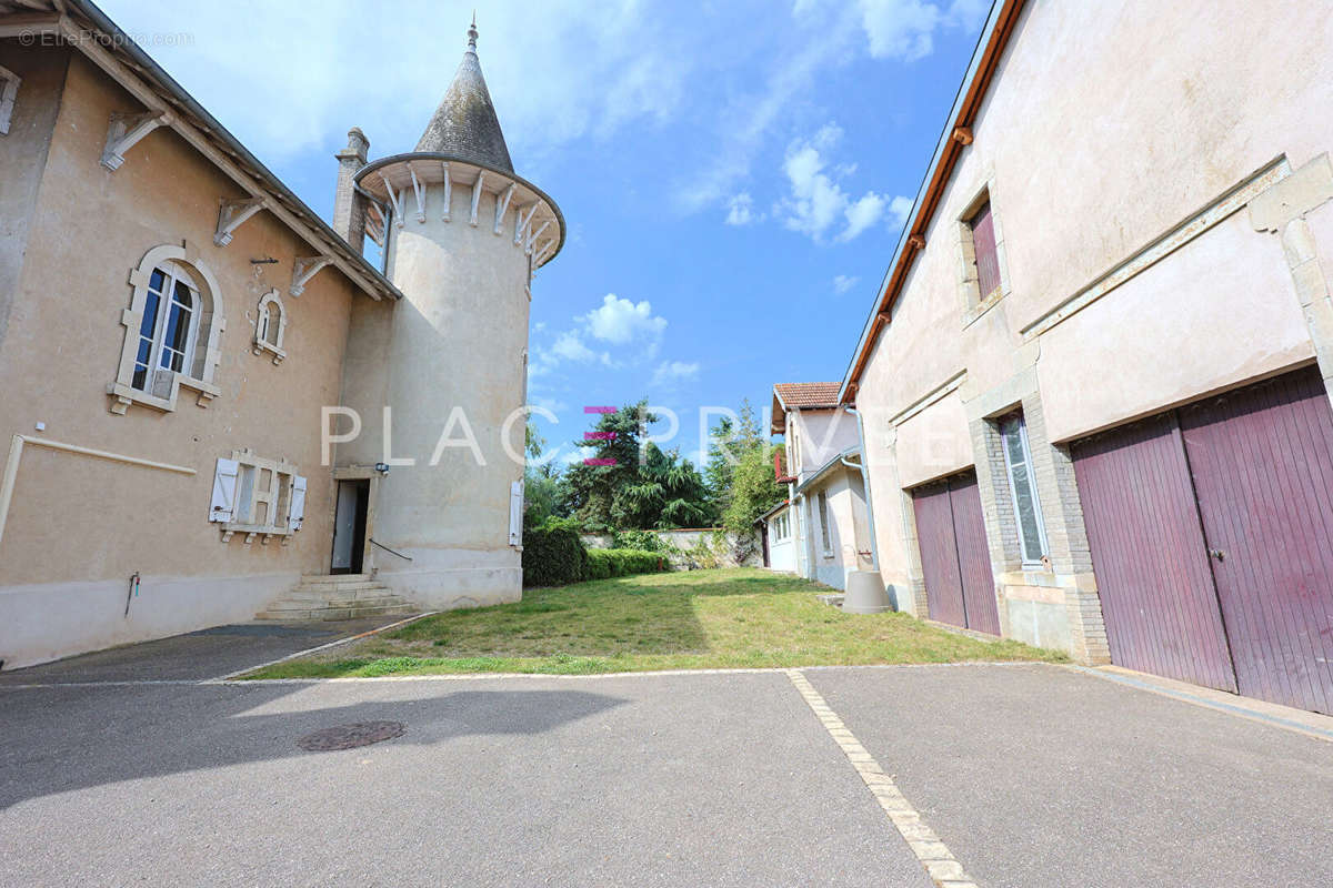 Maison à MAILLY-SUR-SEILLE