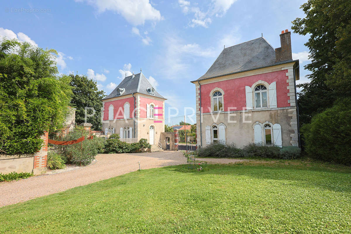 Maison à MAILLY-SUR-SEILLE