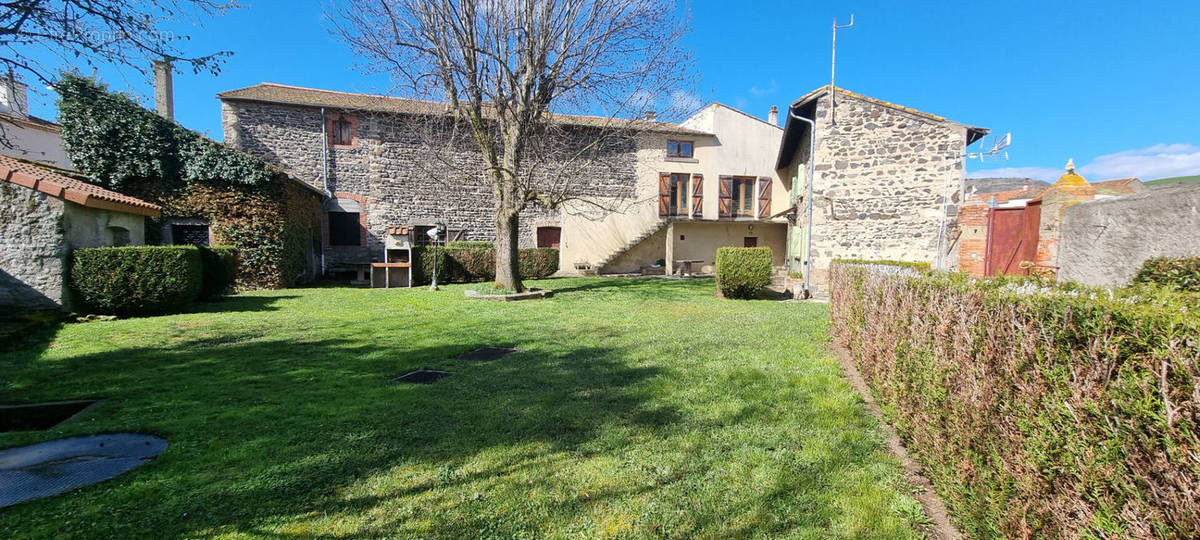 Maison à SAINT-CIRGUES-SUR-COUZE