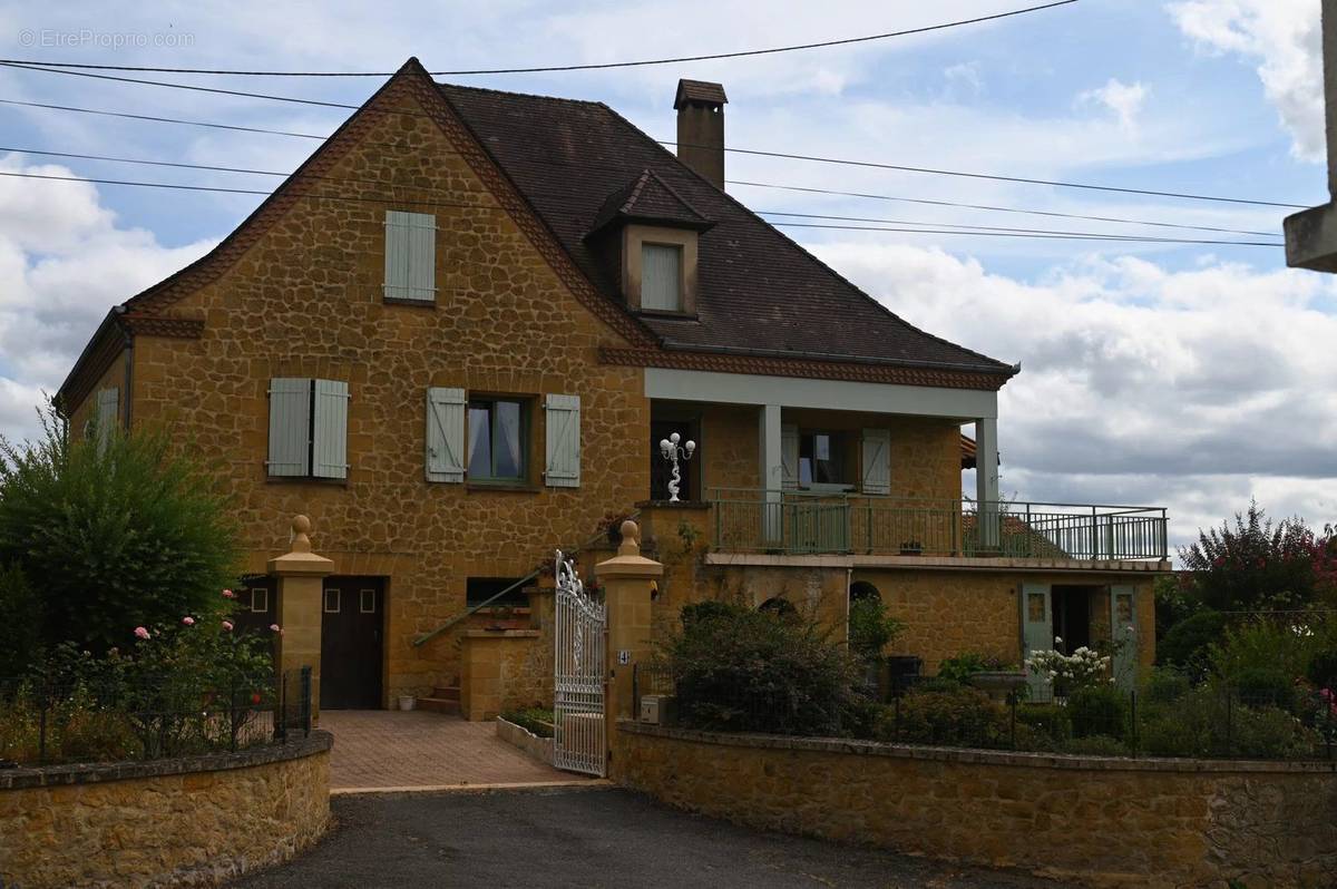 Maison à GOURDON