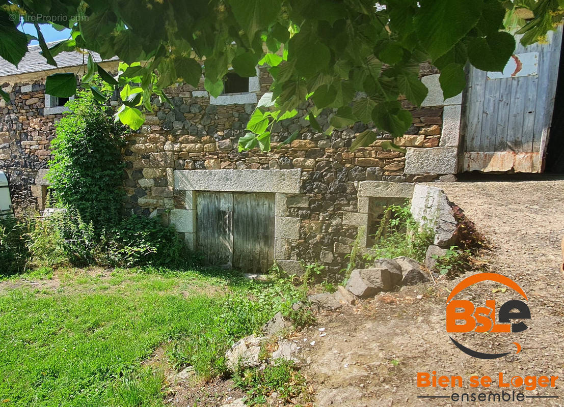 BSLE LOZERE A VENDRE MAISON ET GRANGE A RENOVER - Maison à LOUBARESSE