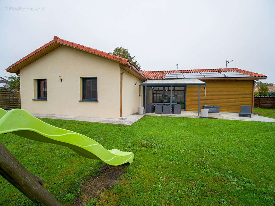 Maison à SAINTE-EULALIE-EN-BORN