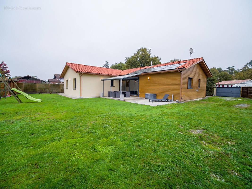 Maison à SAINTE-EULALIE-EN-BORN