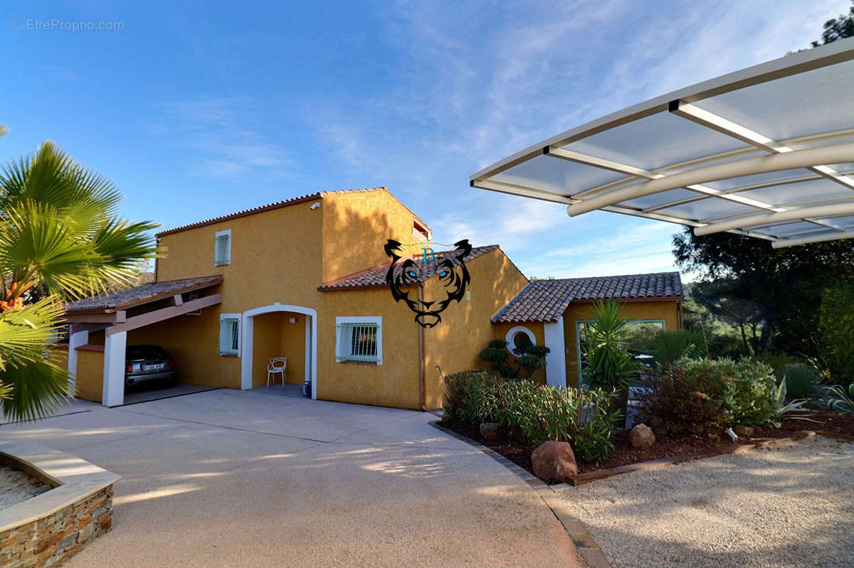 Maison à ROQUEBRUNE-SUR-ARGENS