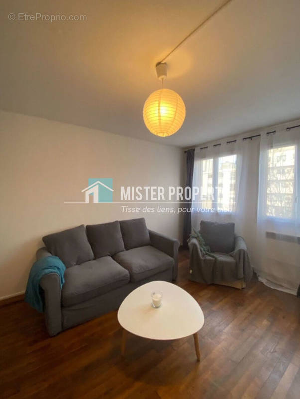 Appartement à COURBEVOIE