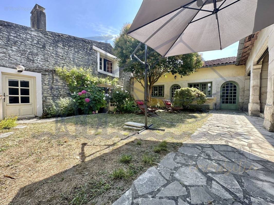 Maison à SAINT-FORT-SUR-GIRONDE