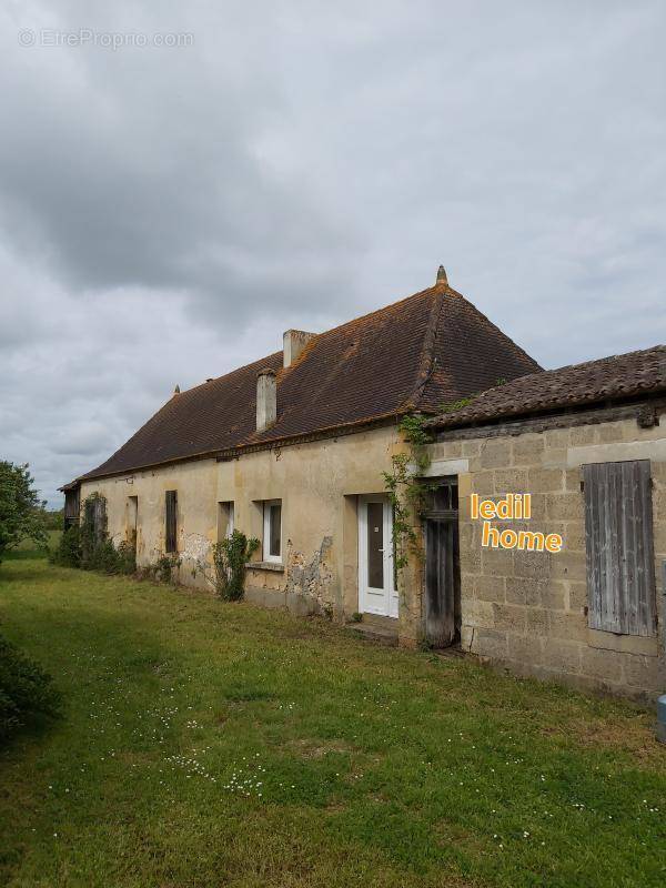 Maison à COURS-DE-PILE